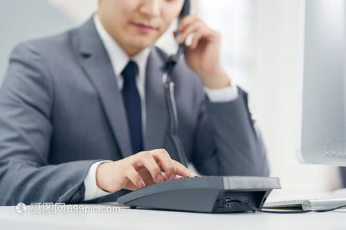 商務(wù)男士電話咨詢的實操指南與注意事項